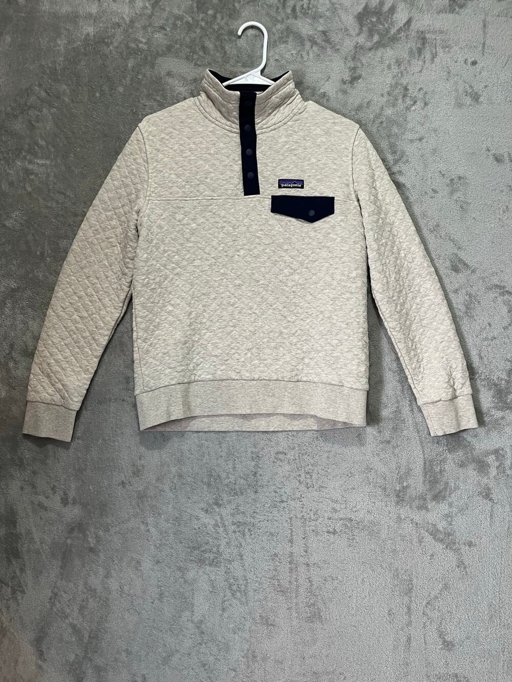 Patagonia Women’s Organic Cotton Quilt Snap-T Pullover Birch White Navy Small